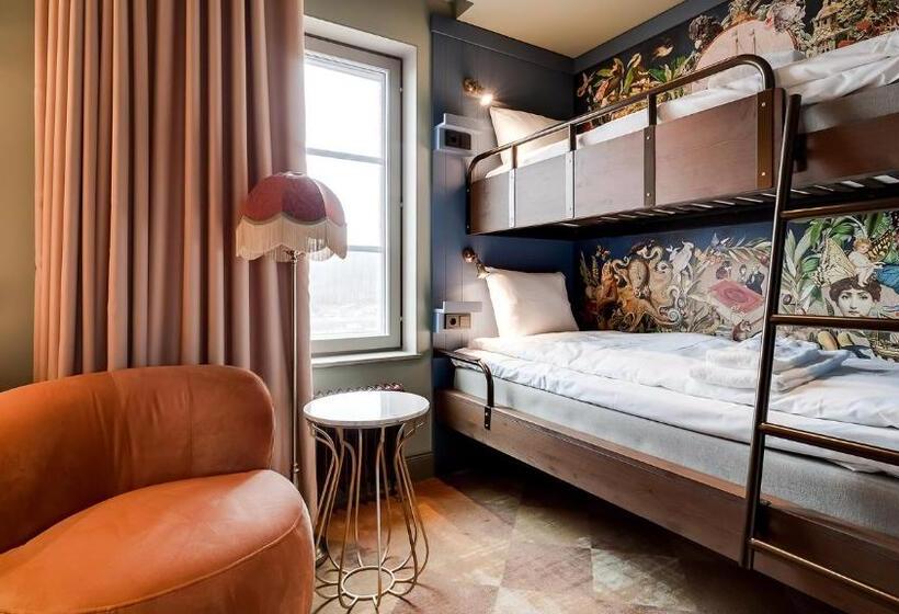 בית מלון כפרי Liseberg Grand Curiosa