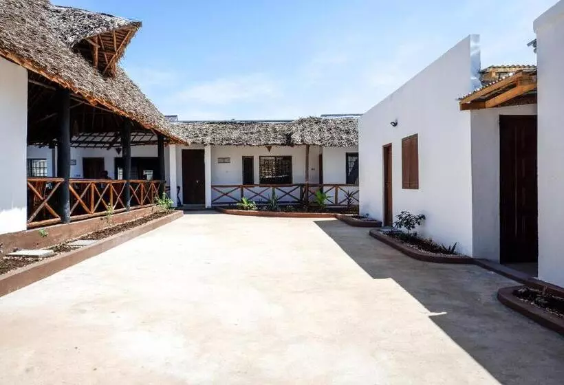 هتل Nungwi Heritage Resort