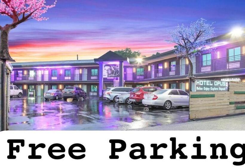 호텔 Opus Bronx Near Bay Plaza Mall