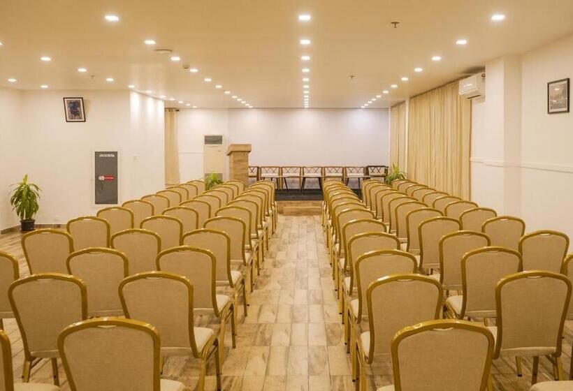 Hotel Tea Tree Suites Manipal