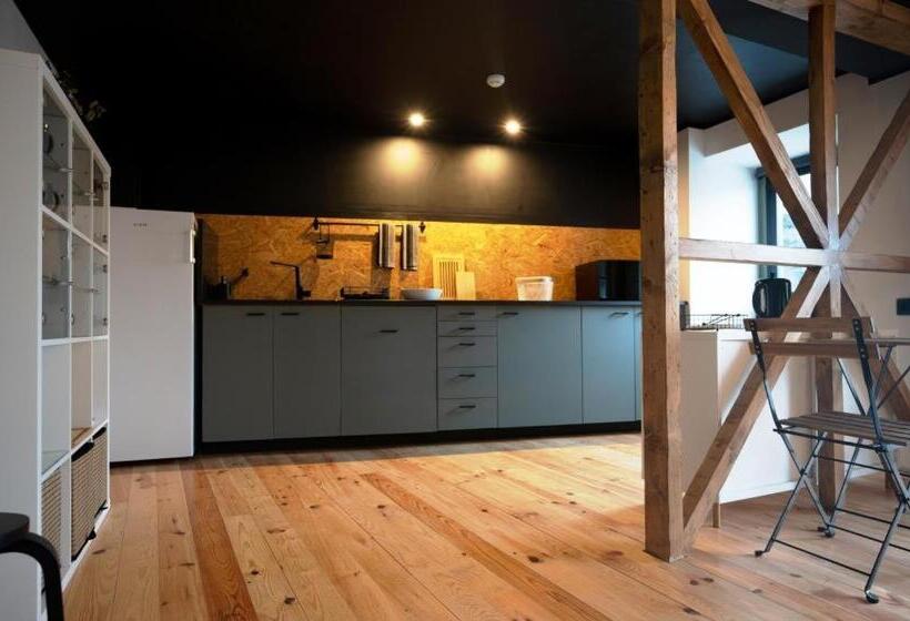 Inn Door 21   Hostel & Suite