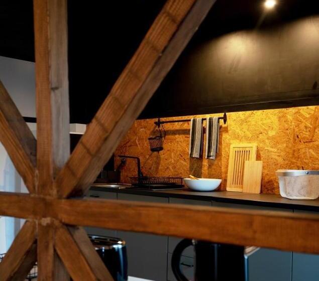 Inn Door 21   Hostel & Suite