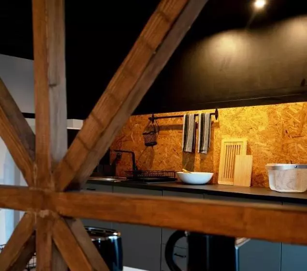 Inn Door 21   Hostel & Suite