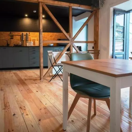 Inn Door 21   Hostel & Suite