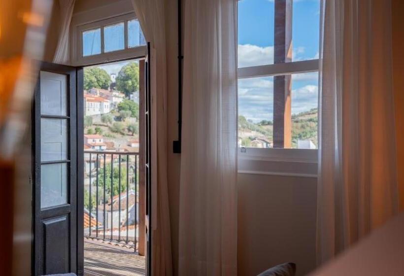 Inn Door 21   Hostel & Suite