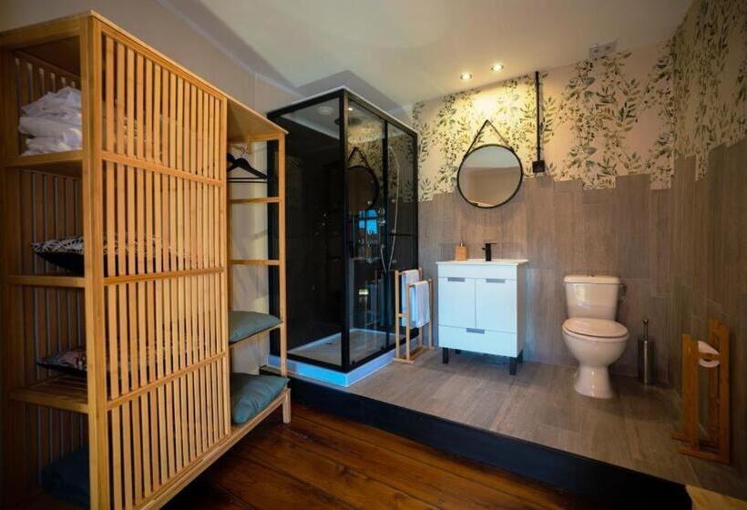 Inn Door 21   Hostel & Suite