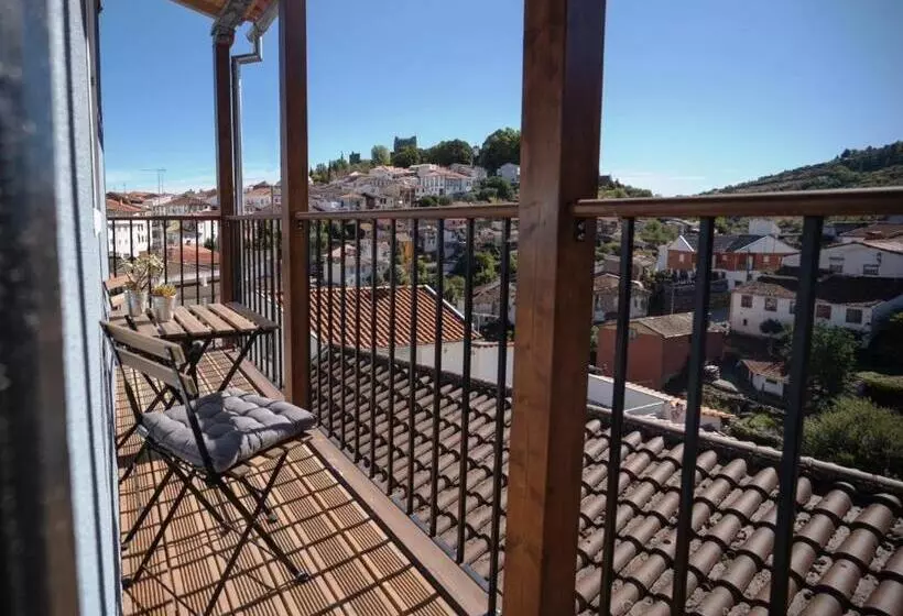 Inn Door 21   Hostel & Suite