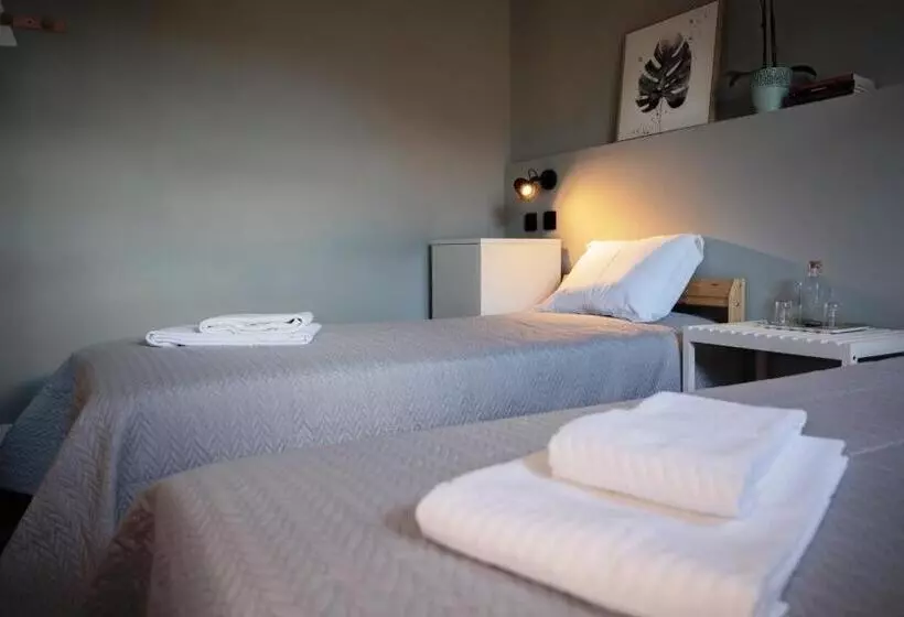 Inn Door 21   Hostel & Suite