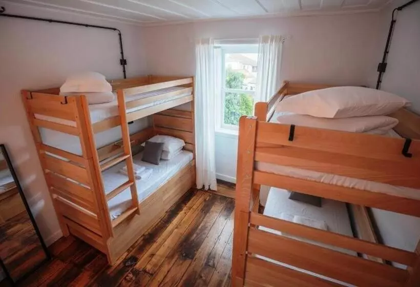 Inn Door 21   Hostel & Suite