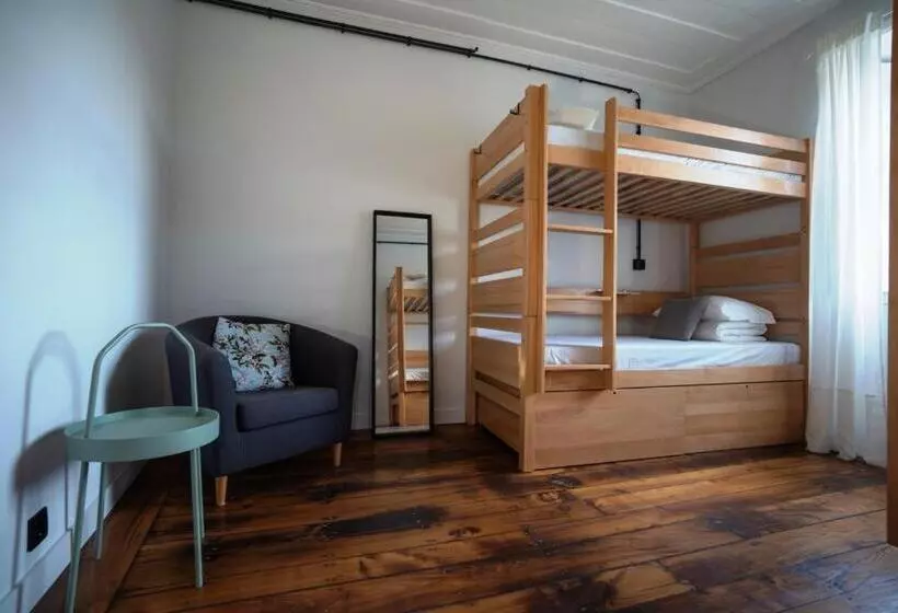 Inn Door 21   Hostel & Suite