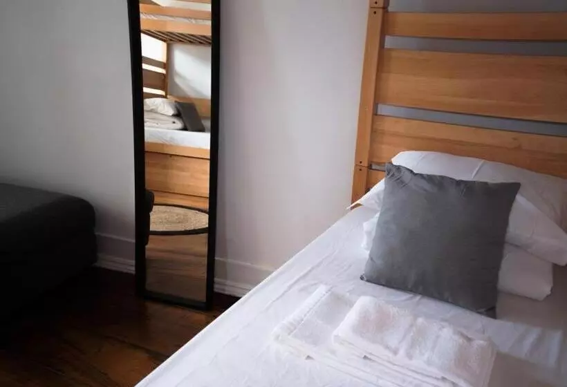 Inn Door 21   Hostel & Suite