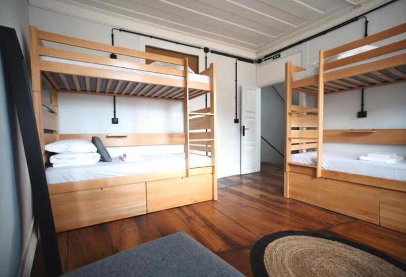 Inn Door 21   Hostel & Suite