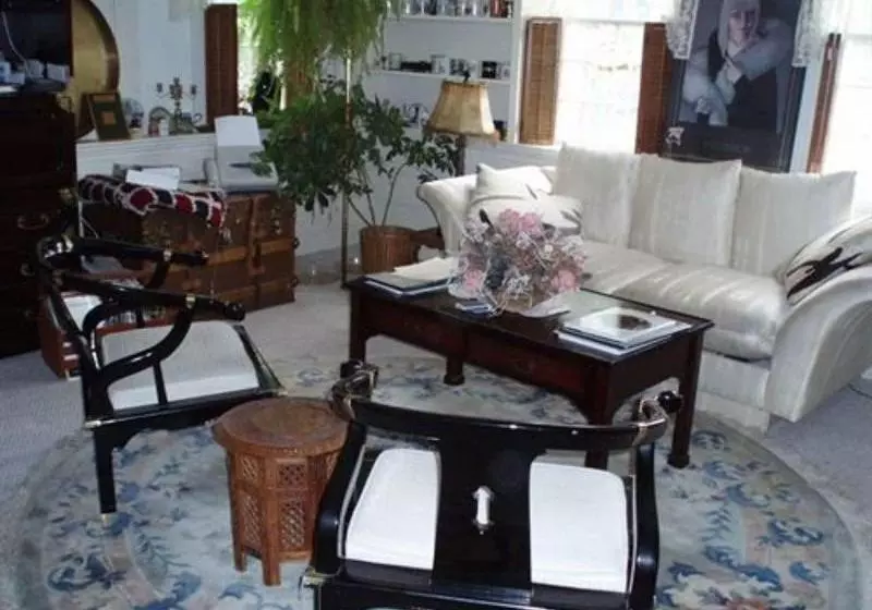 Bed and Breakfast 1768 Country Inn