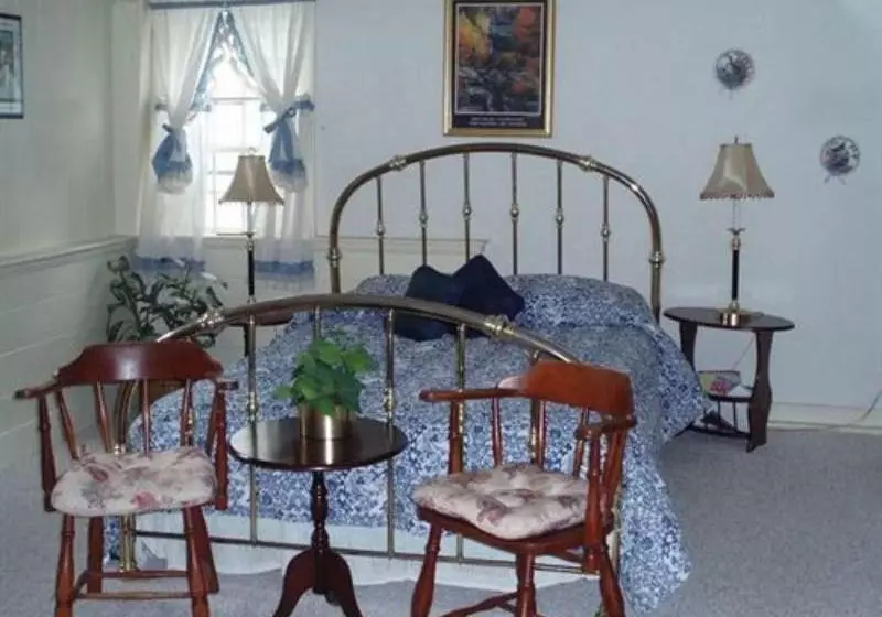 Bed and Breakfast 1768 Country Inn