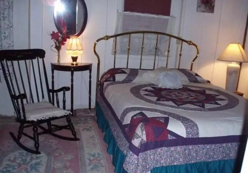 Bed and Breakfast 1768 Country Inn