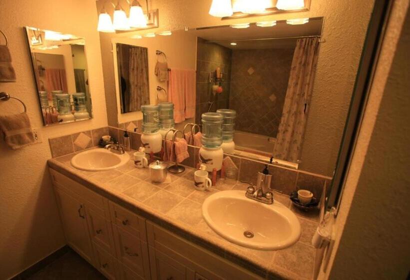 تختخواب و صبحانه Black Bear Inn