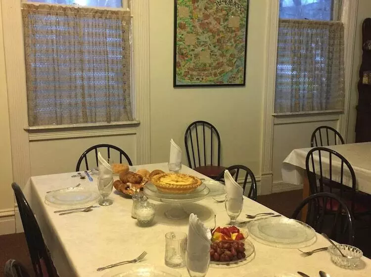 ベッドアンドブレックファースト Herzog Mansion