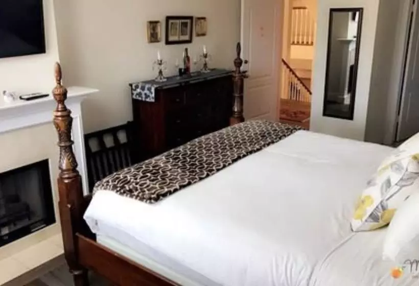 Bed and Breakfast Mirabelle Inn & Restaurant