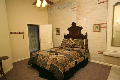 민박 The Olivia Mansion