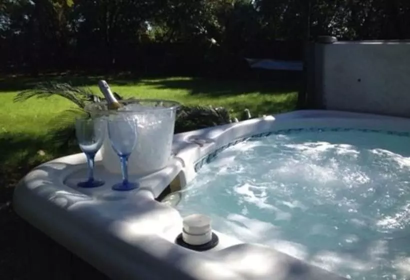 Aamiaismajoitus (B&B) Nostalgic 1950 Beach Cottage In Panama City Beach