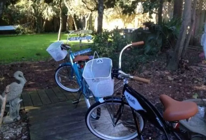 Aamiaismajoitus (B&B) Nostalgic 1950 Beach Cottage In Panama City Beach