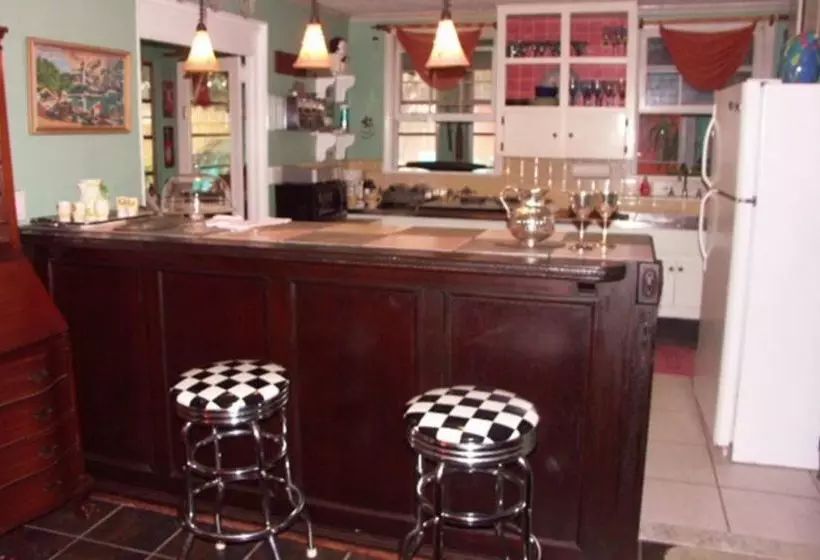 Aamiaismajoitus (B&B) Nostalgic 1950 Beach Cottage In Panama City Beach