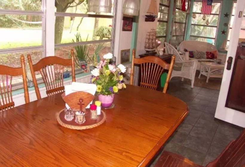 Aamiaismajoitus (B&B) Nostalgic 1950 Beach Cottage In Panama City Beach