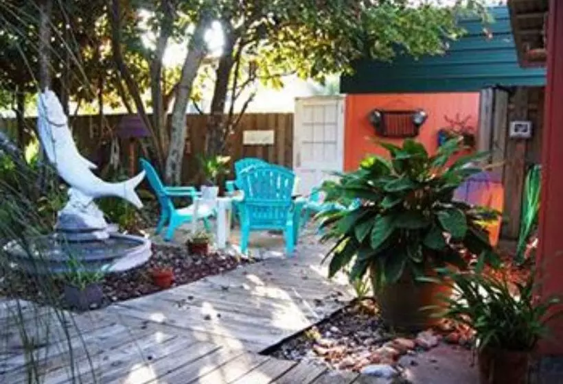 Aamiaismajoitus (B&B) Nostalgic 1950 Beach Cottage In Panama City Beach