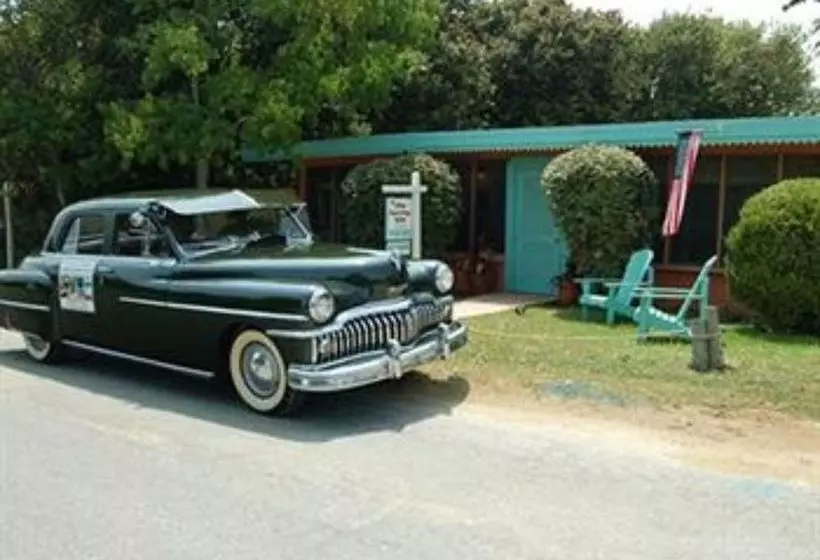 Aamiaismajoitus (B&B) Nostalgic 1950 Beach Cottage In Panama City Beach