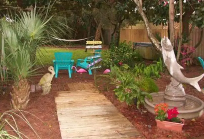 Aamiaismajoitus (B&B) Nostalgic 1950 Beach Cottage In Panama City Beach