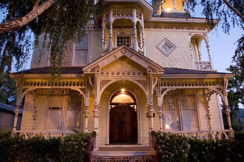 Victorian Mansion Bed And Breakfast Inn