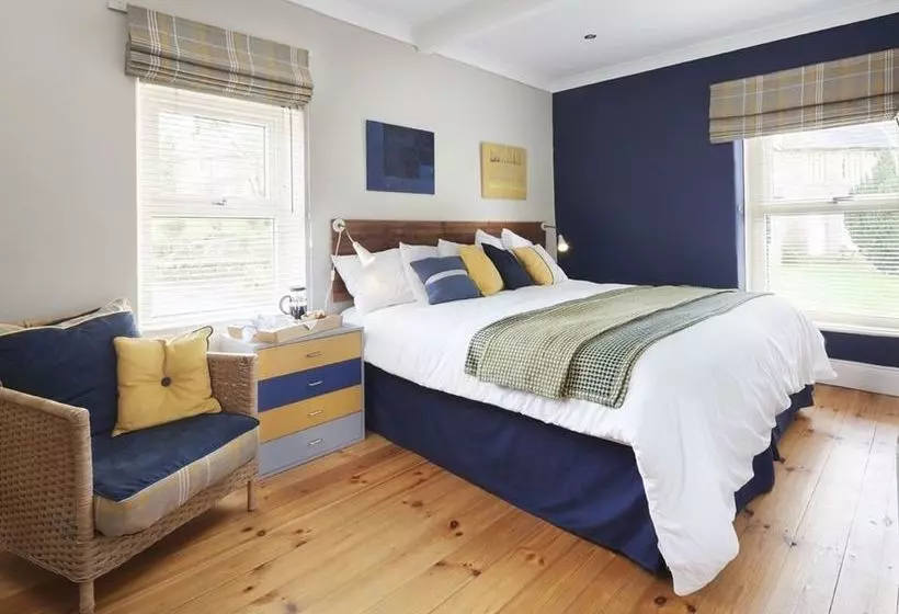 Brookside Villa - B&b