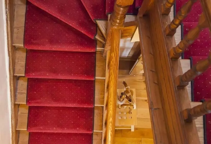 Brookside Villa - B&b