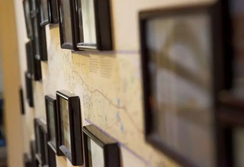 Brookside Villa - B&b