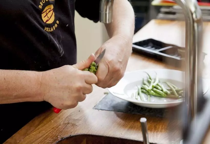 Brookside Villa - B&b