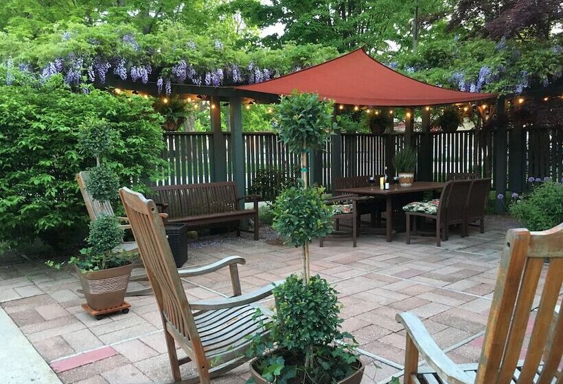 Cocoa Cottage Bed & Breakfast