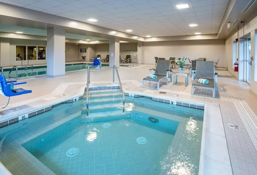 فندق Amish View Inn & Suites