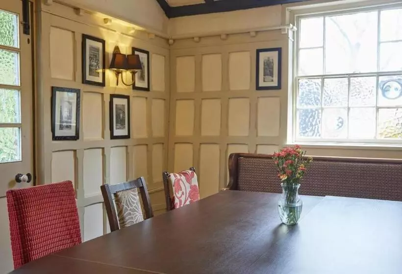 Отель Chequers Inn By Greene King Inns