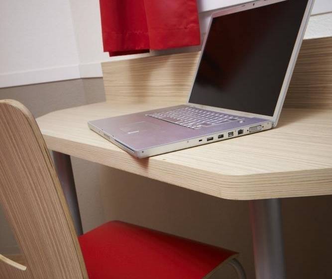 Отель Premiere Classe Martigues