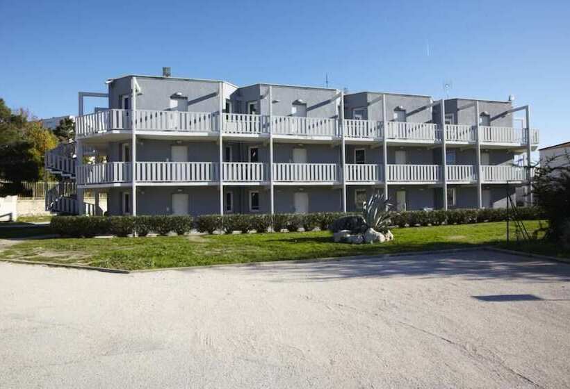 Отель Premiere Classe Martigues