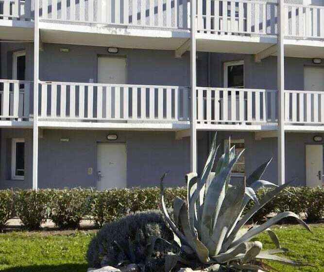 Отель Premiere Classe Martigues