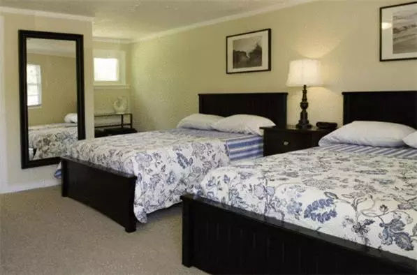 Отель Santuit Inn