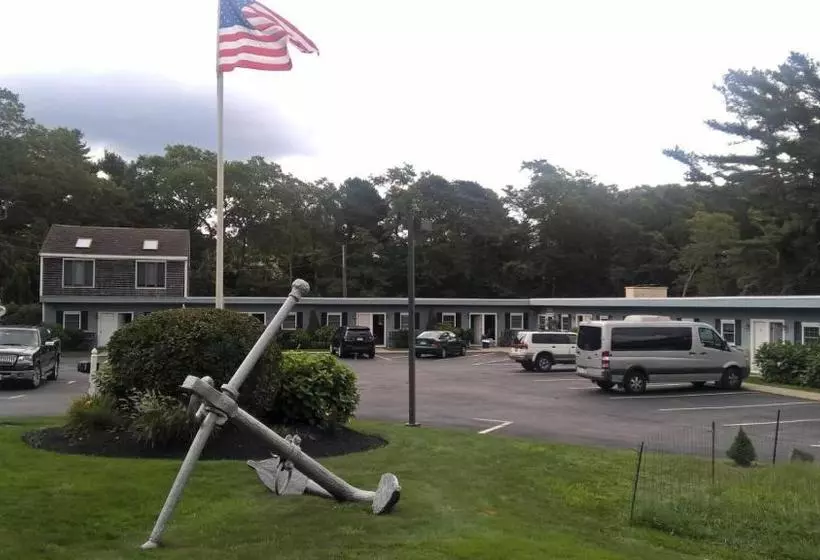 Отель Santuit Inn