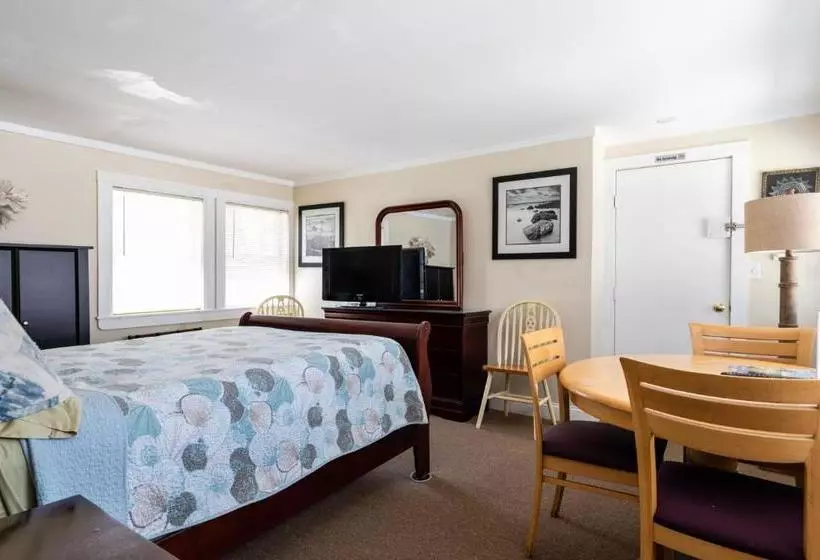 Отель Santuit Inn