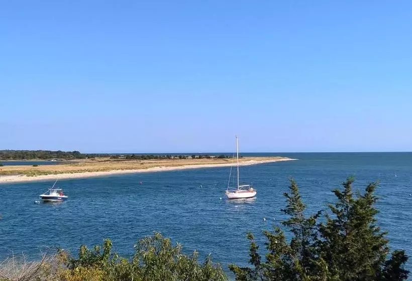 Отель Santuit Inn