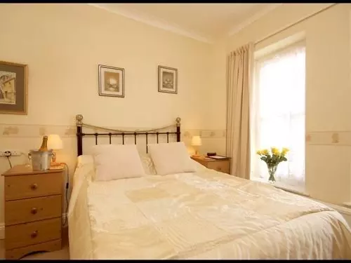 Отель The Earlsdale Bed and Breakfast