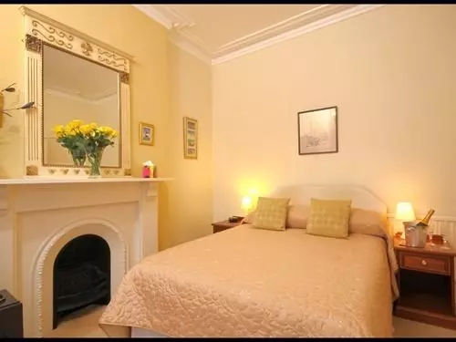 Отель The Earlsdale Bed and Breakfast