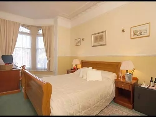 Отель The Earlsdale Bed and Breakfast