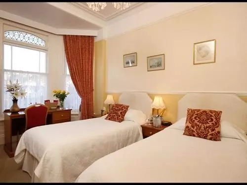 Отель The Earlsdale Bed and Breakfast