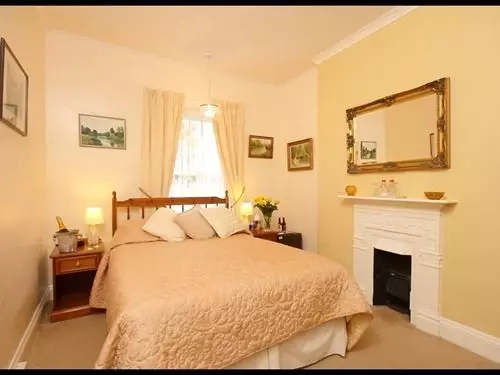 Отель The Earlsdale Bed and Breakfast